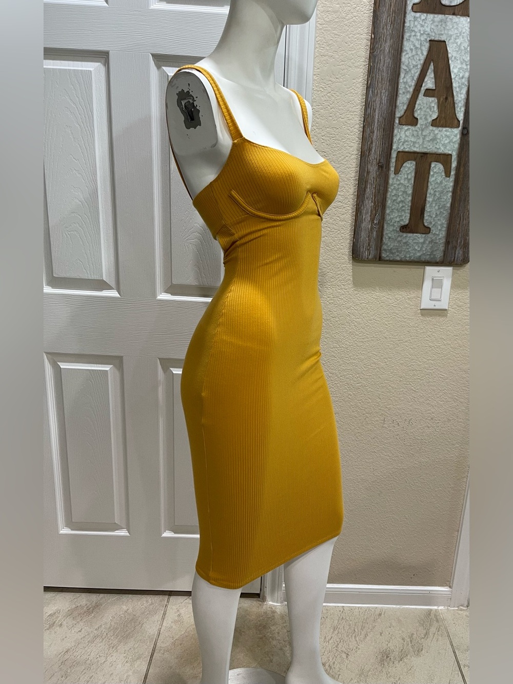 Reformation Jayne Bustier Body-Con Dress in Ocre/Mustard Yellow Size Small READ - Picture 4 of 10